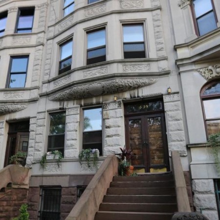 E'Dena Hines owned an apartment in this bulding.